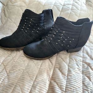 SO ankle boots